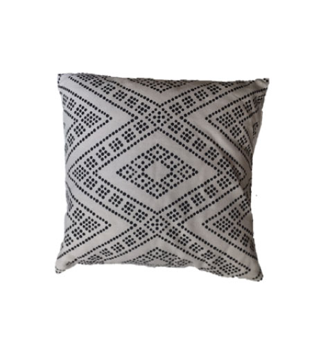 bobazar-mobilier-coussin-losange-noir-blanc-1